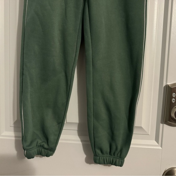 Great Reebok boys size M 10 12 sage green banded elastic waist sweatpants NWOT - Picture 2 of 3